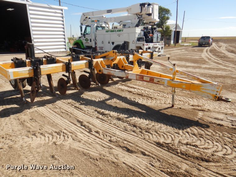 image for item DI5698 1997 Agri Products 77117S6R  in-line ripper