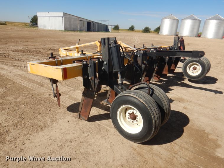 image for item DI5698 1997 Agri Products 77117S6R  in-line ripper