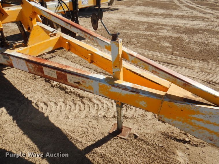 image for item DI5698 1997 Agri Products 77117S6R  in-line ripper