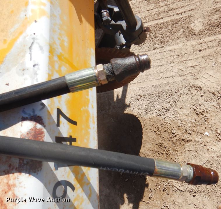 image for item DI5698 1997 Agri Products 77117S6R  in-line ripper