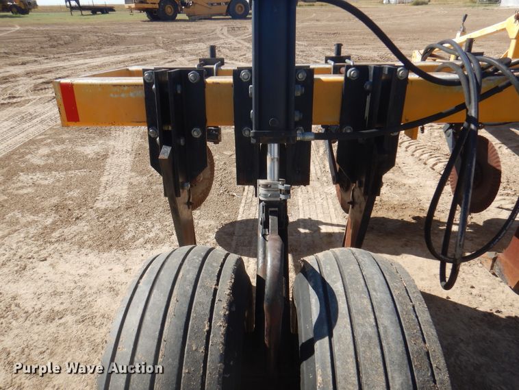 image for item DI5698 1997 Agri Products 77117S6R  in-line ripper