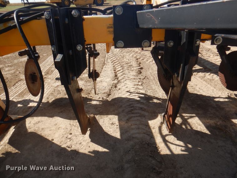 image for item DI5698 1997 Agri Products 77117S6R  in-line ripper