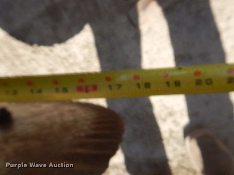 image for item DI5698 1997 Agri Products 77117S6R  in-line ripper