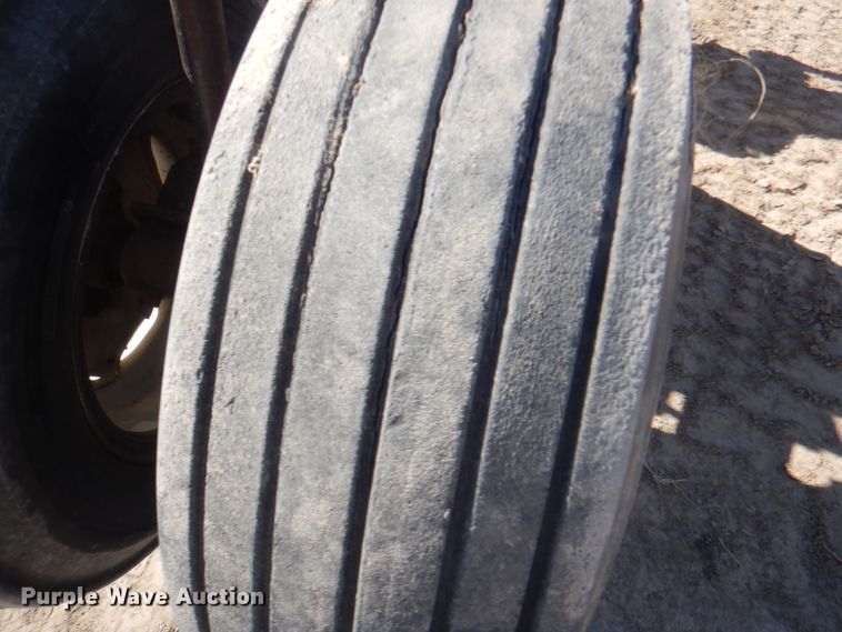 image for item DI5698 1997 Agri Products 77117S6R  in-line ripper