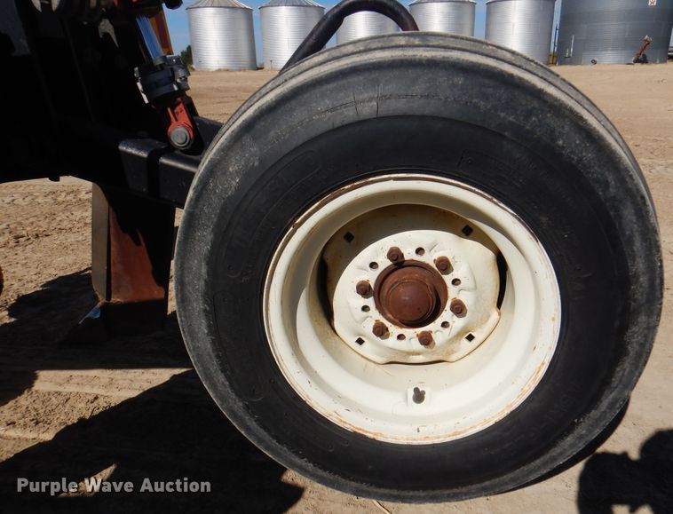 image for item DI5698 1997 Agri Products 77117S6R  in-line ripper