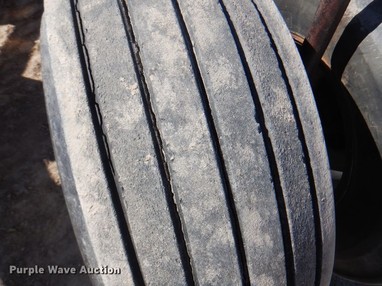 image for item DI5698 1997 Agri Products 77117S6R  in-line ripper