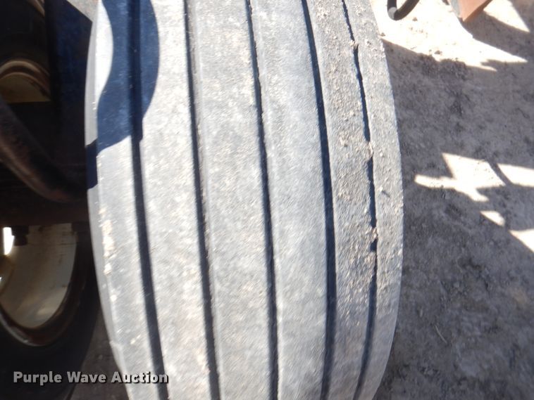 image for item DI5698 1997 Agri Products 77117S6R  in-line ripper