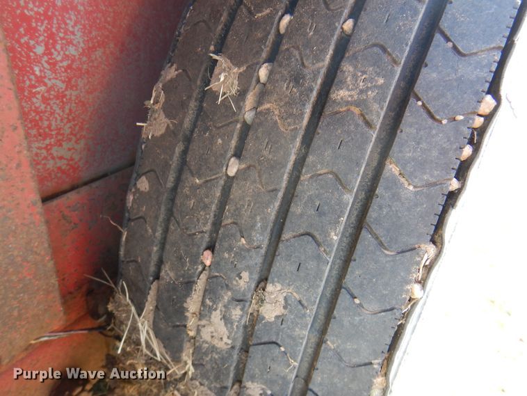 image for item DI5703 1994 Titan C808  livestock trailer