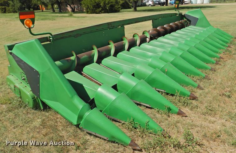 image for item DK2458 2004 John Deere 894  corn head