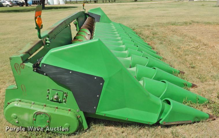 image for item DK2458 2004 John Deere 894  corn head