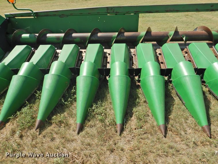 image for item DK2458 2004 John Deere 894  corn head