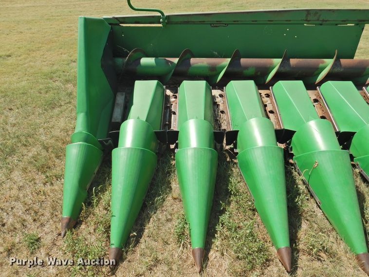 image for item DK2458 2004 John Deere 894  corn head