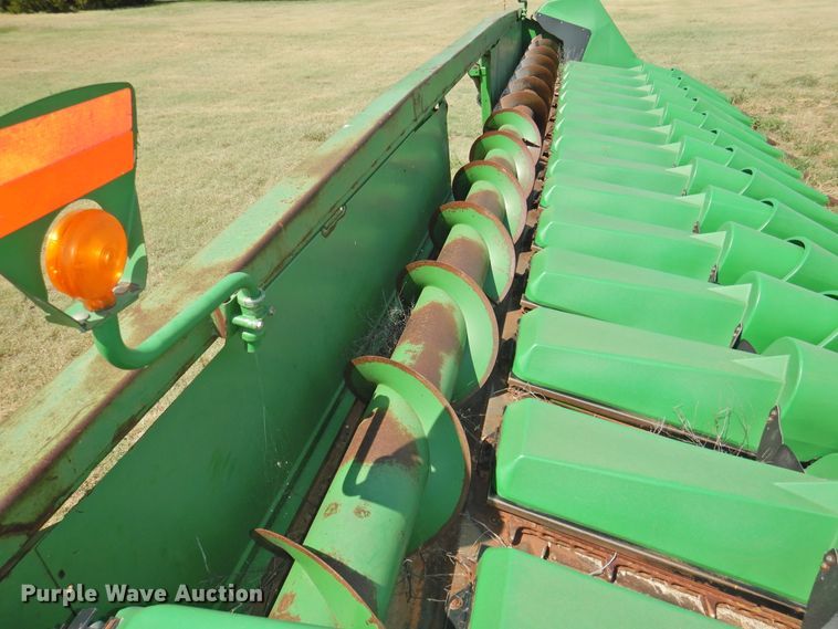 image for item DK2458 2004 John Deere 894  corn head