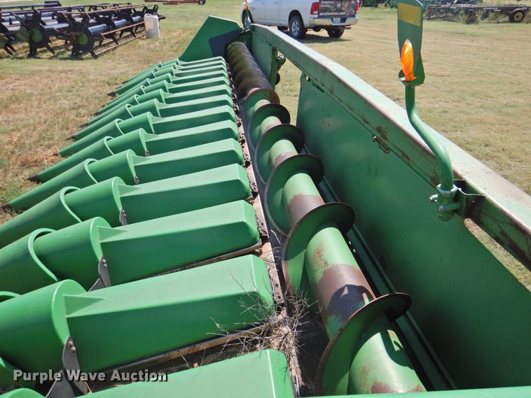 image for item DK2458 2004 John Deere 894  corn head