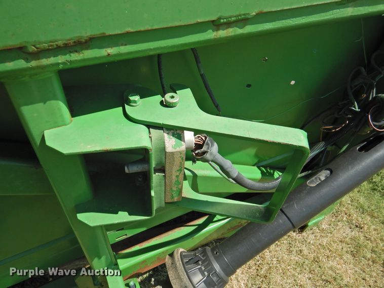image for item DK2458 2004 John Deere 894  corn head
