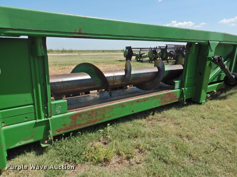 image for item DK2458 2004 John Deere 894  corn head