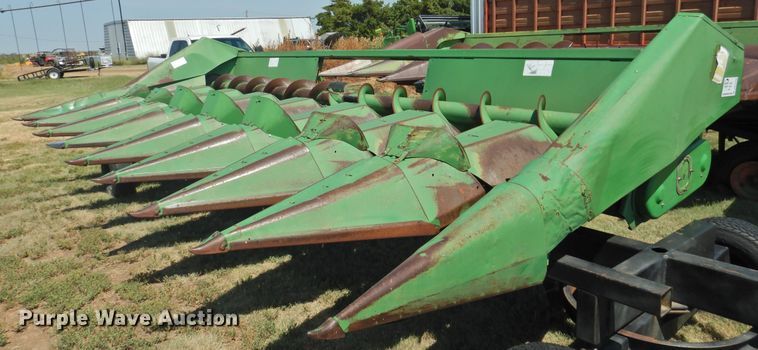 image for item DK2460 John Deere 843  corn head
