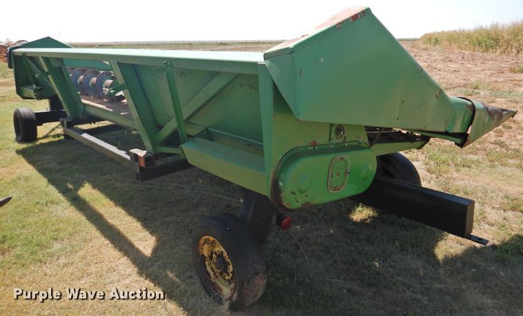 image for item DK2460 John Deere 843  corn head