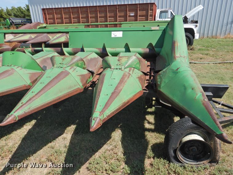 image for item DK2460 John Deere 843  corn head
