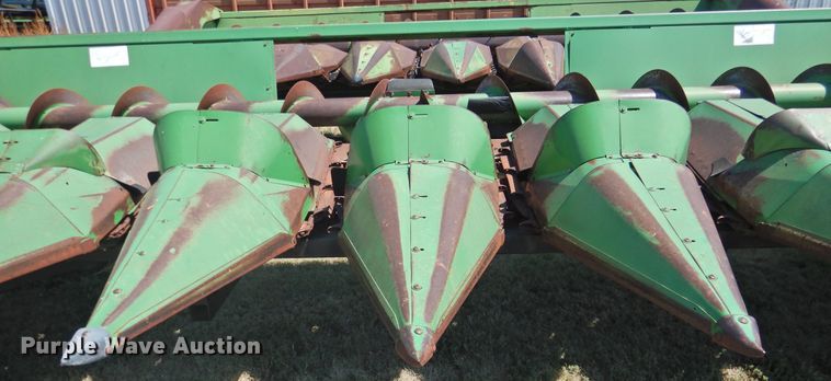 image for item DK2460 John Deere 843  corn head