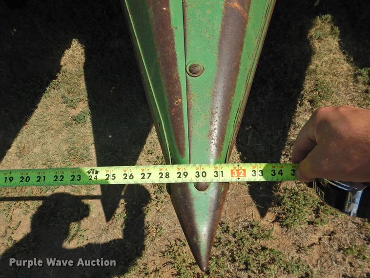 image for item DK2460 John Deere 843  corn head