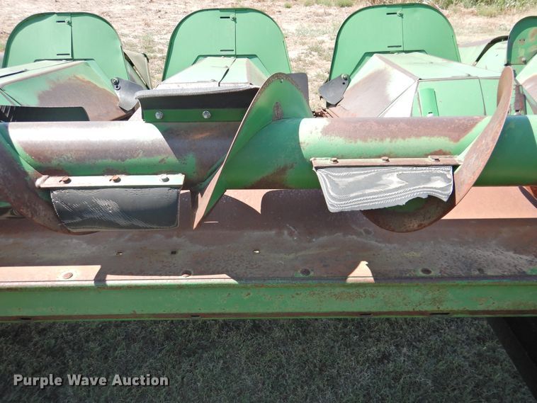 image for item DK2460 John Deere 843  corn head