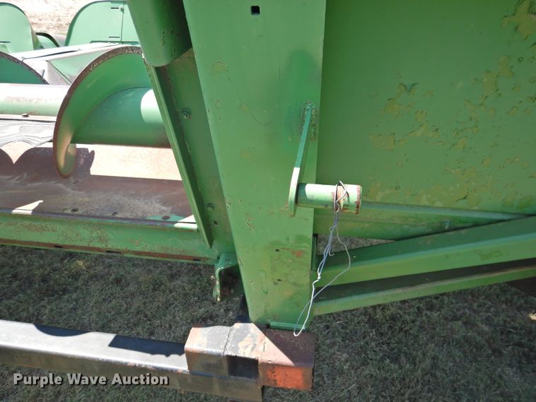 image for item DK2460 John Deere 843  corn head
