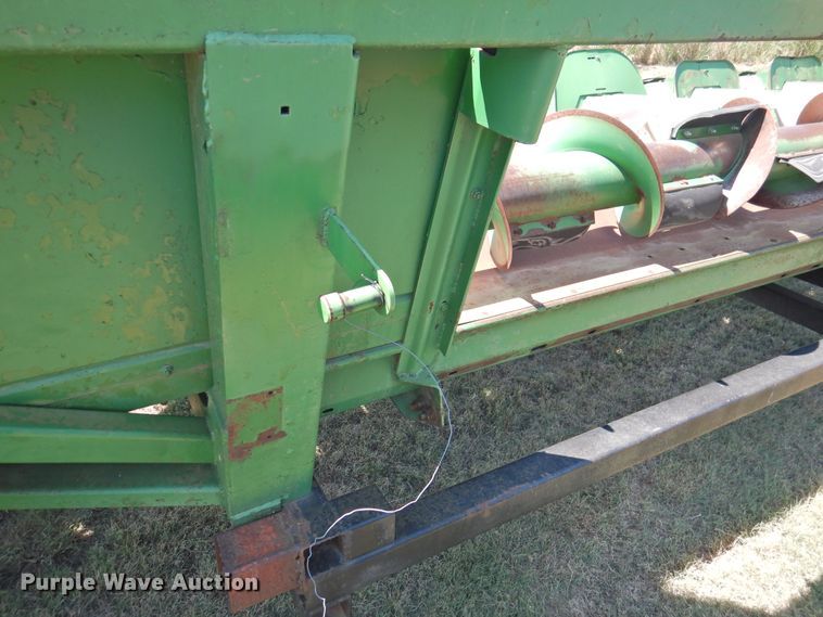 image for item DK2460 John Deere 843  corn head