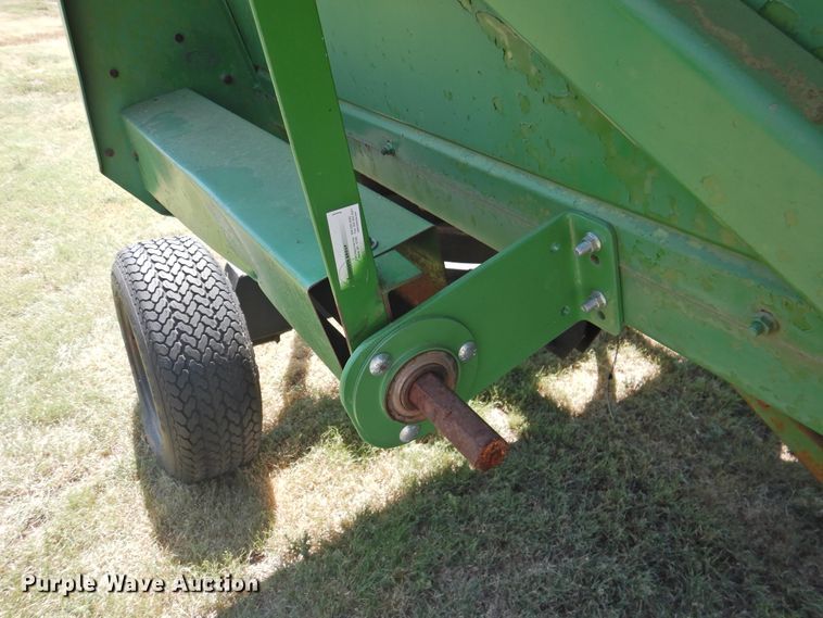 image for item DK2460 John Deere 843  corn head