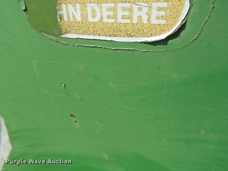 image for item DK2460 John Deere 843  corn head