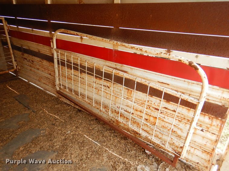 image for item DK8213 Livestock trailer