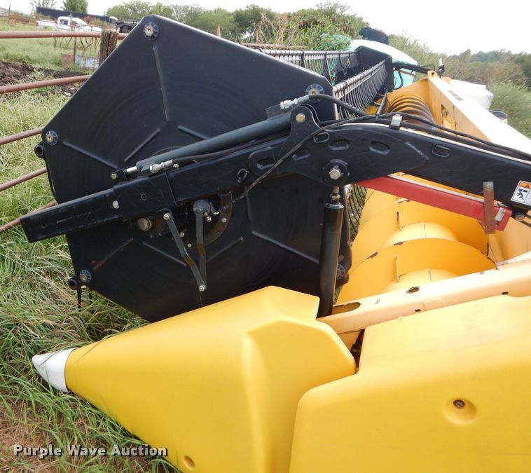 image for item DM0621 2011 New Holland 740CF30  flex head