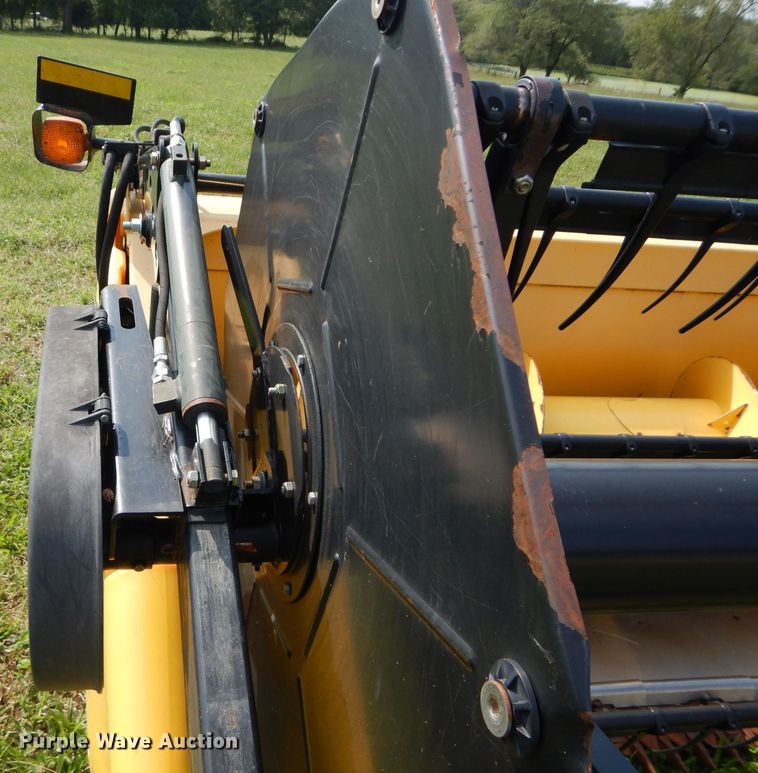 image for item DM0621 2011 New Holland 740CF30  flex head