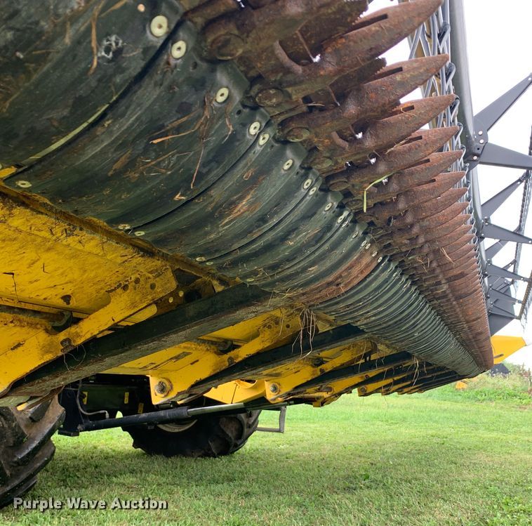 image for item DM0621 2011 New Holland 740CF30  flex head