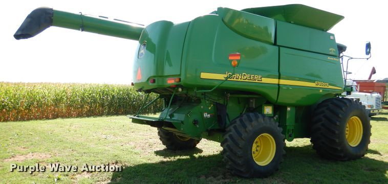 image for item DM1413 2006 John Deere 9760 STS  RWA combine