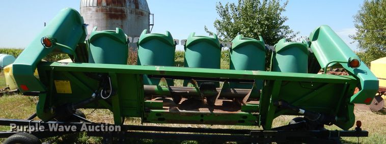 image for item DM1414 1995 John Deere 693  corn head