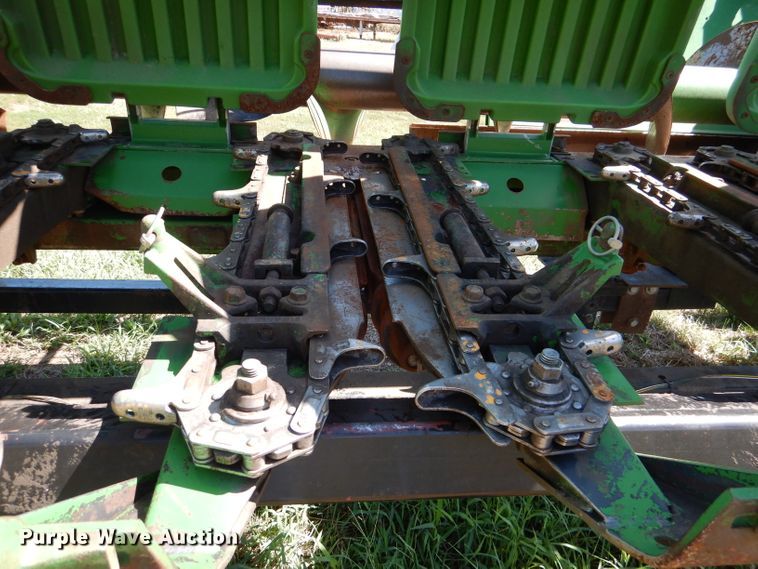 image for item DM1414 1995 John Deere 693  corn head