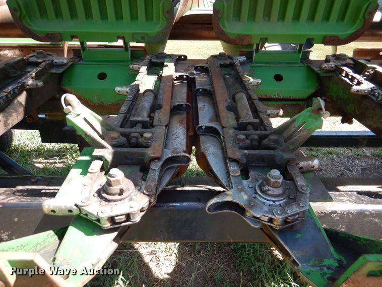 image for item DM1414 1995 John Deere 693  corn head