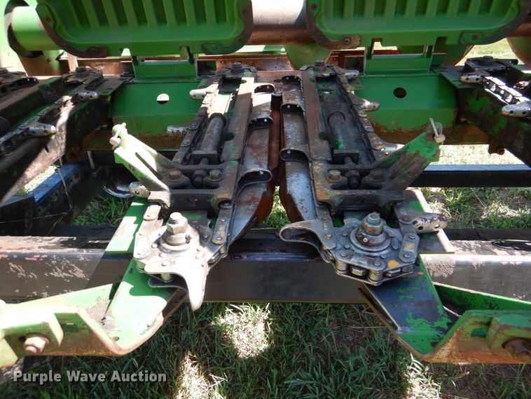 image for item DM1414 1995 John Deere 693  corn head