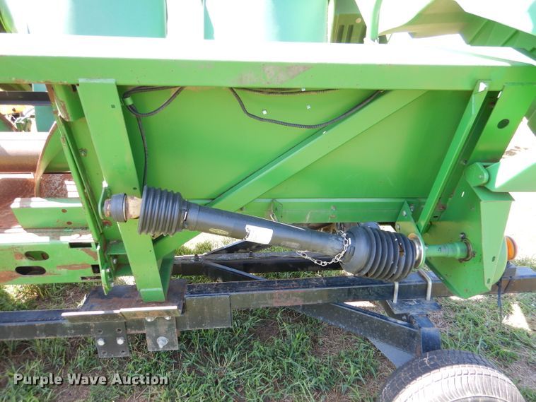 image for item DM1414 1995 John Deere 693  corn head