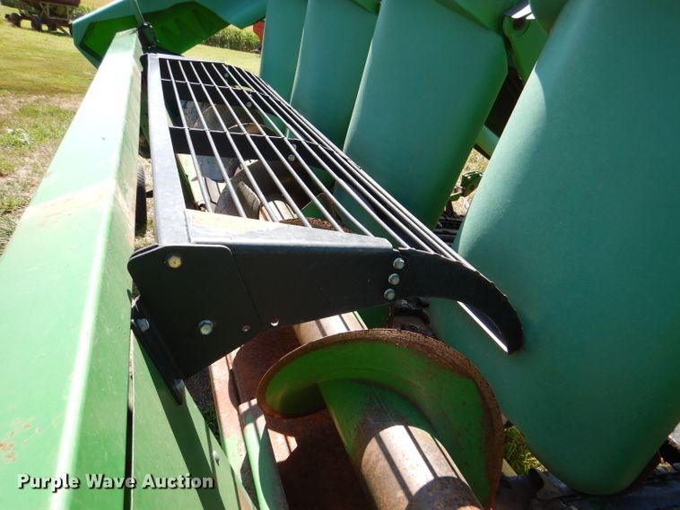 image for item DM1414 1995 John Deere 693  corn head