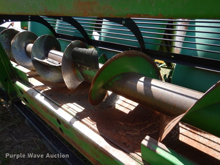 image for item DM1414 1995 John Deere 693  corn head