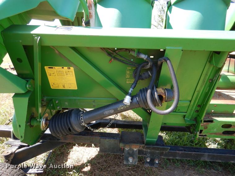 image for item DM1414 1995 John Deere 693  corn head