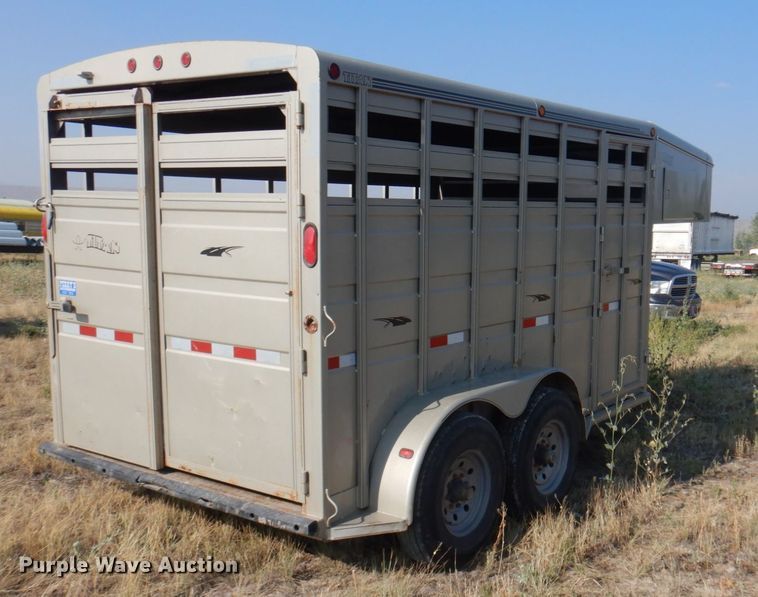 image for item DM5272 2004 Titan  livestock trailer