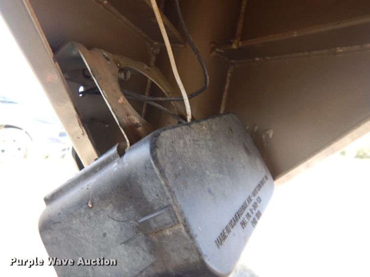 image for item DM5272 2004 Titan  livestock trailer