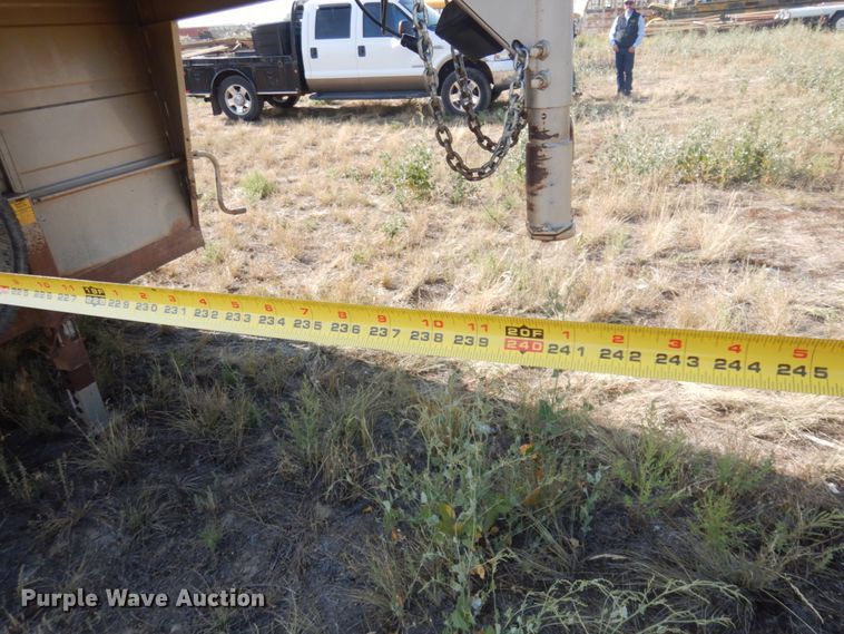 image for item DM5272 2004 Titan  livestock trailer