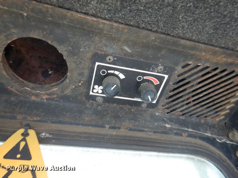 image for item IN9911 1996 John Deere 8875  skid steer loader