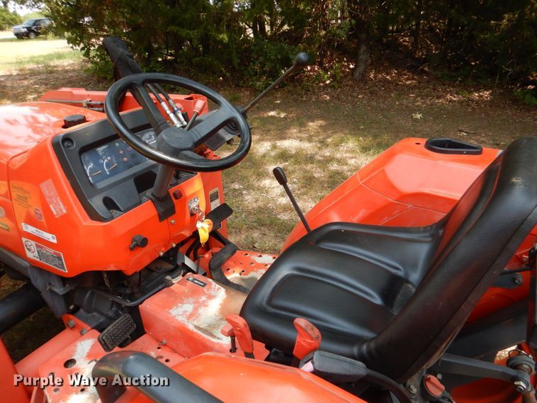 image for item IR9070 2009 Kubota L3400D  MFWD tractor