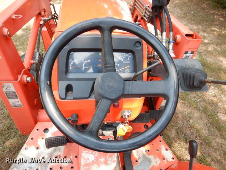 image for item IR9070 2009 Kubota L3400D  MFWD tractor