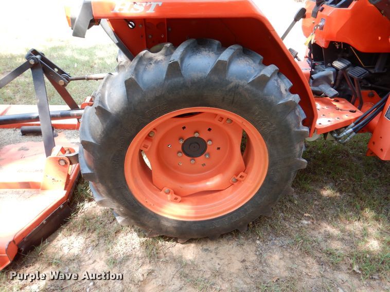 image for item IR9070 2009 Kubota L3400D  MFWD tractor